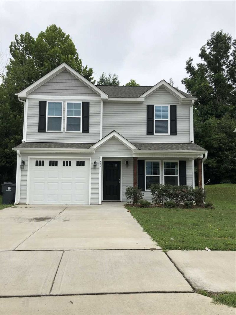1223 Braemar Highland Dr, Zebulon, NC 27597