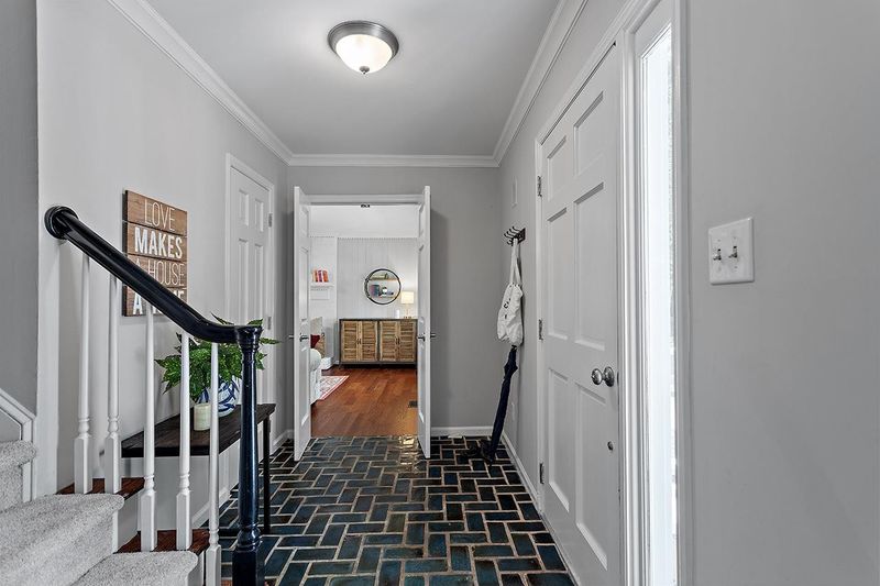 1223 Nottingham Dr, Cary, NC 27511