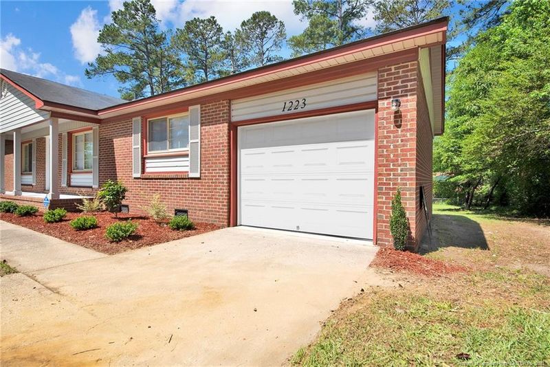 1223 Patrick Dr, Fayetteville, NC 28314