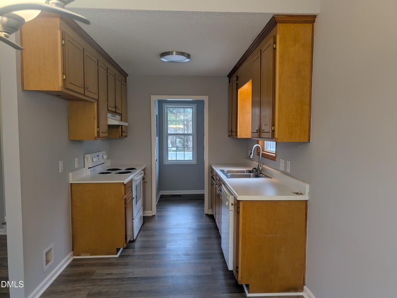 1224 Banjo Dr, Zebulon, NC 27597