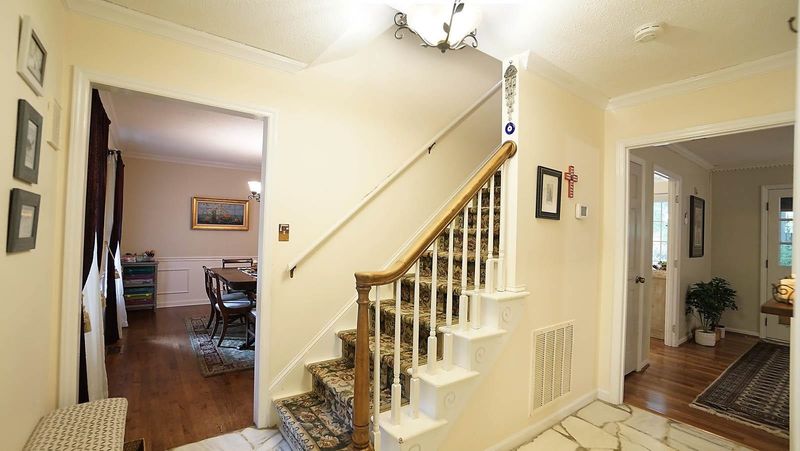 1224 Nottingham Dr, Cary, NC 27511