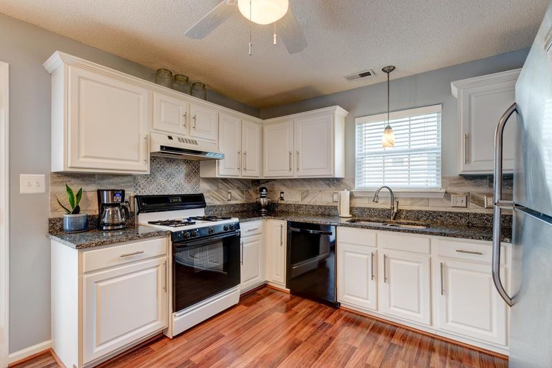 1224 Stoneferry Ln, Raleigh, NC 27606