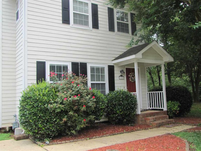 1225 Stoneferry Ln, Raleigh, NC 27606
