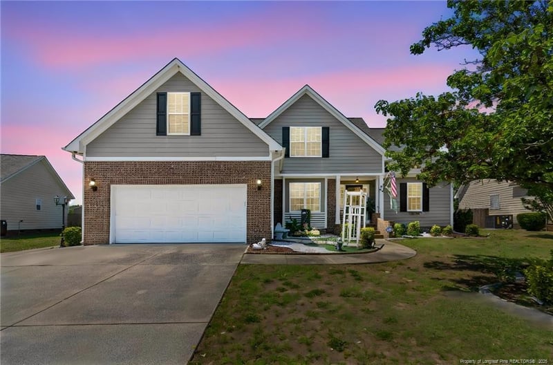 1225 Thistle Gold Dr, Hope Mills, NC 28348