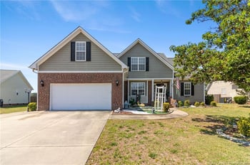 1225 Thistle Gold Dr, Hope Mills, NC 28348