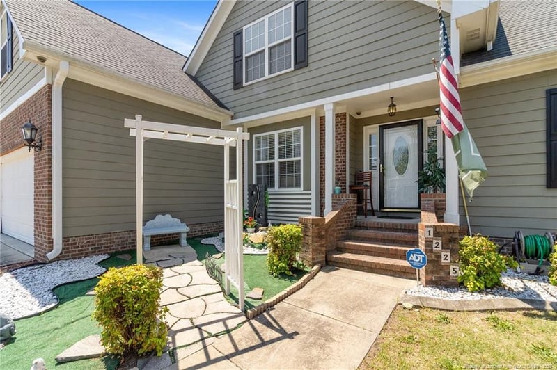1225 Thistle Gold Dr, Hope Mills, NC 28348