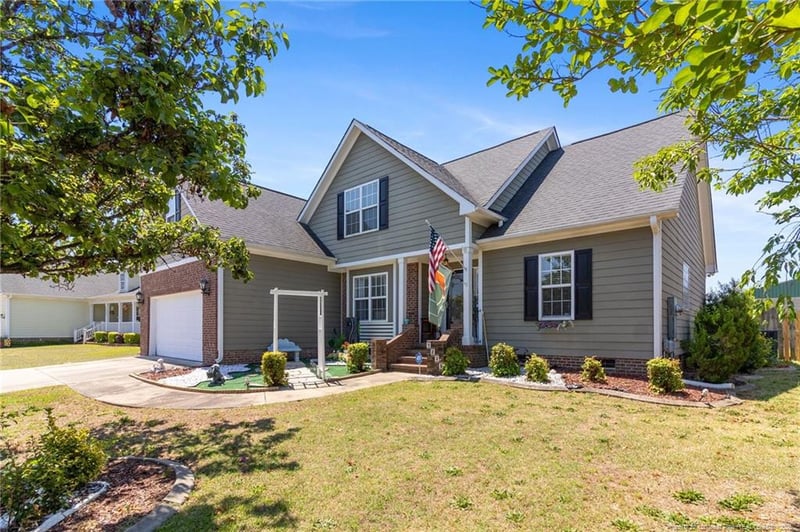 1225 Thistle Gold Dr, Hope Mills, NC 28348