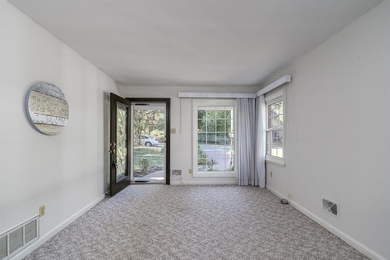 1226 Mordecai Dr, Raleigh, NC 27604