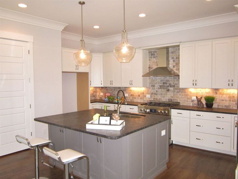 1227 Hillsborough Rd, Chapel Hill, NC 27516