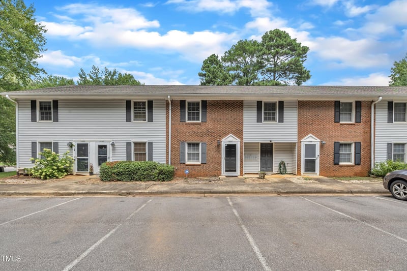 1227 Jamestown Ct, Cary, NC 27511