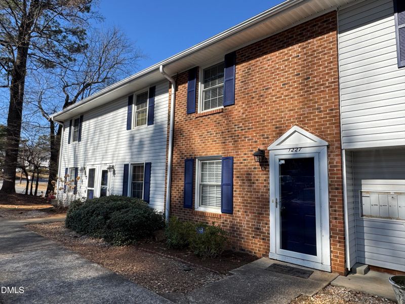 1227 Jamestown Ct, Cary, NC 27511