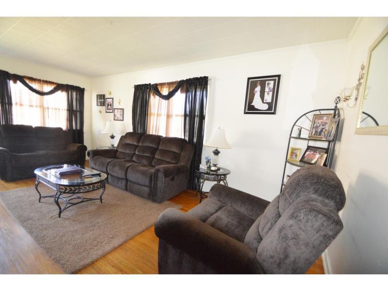 1228 Macon St, Burlington, NC 27217