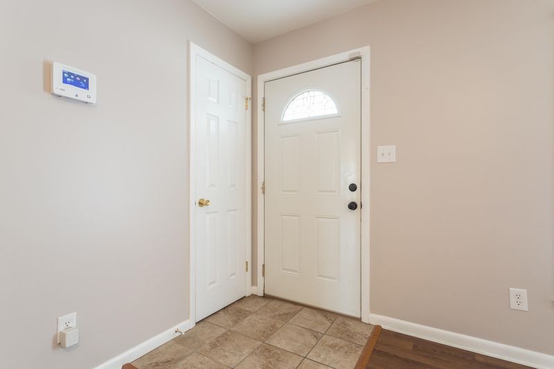 1229 Bentley Ln, Raleigh, NC 27610