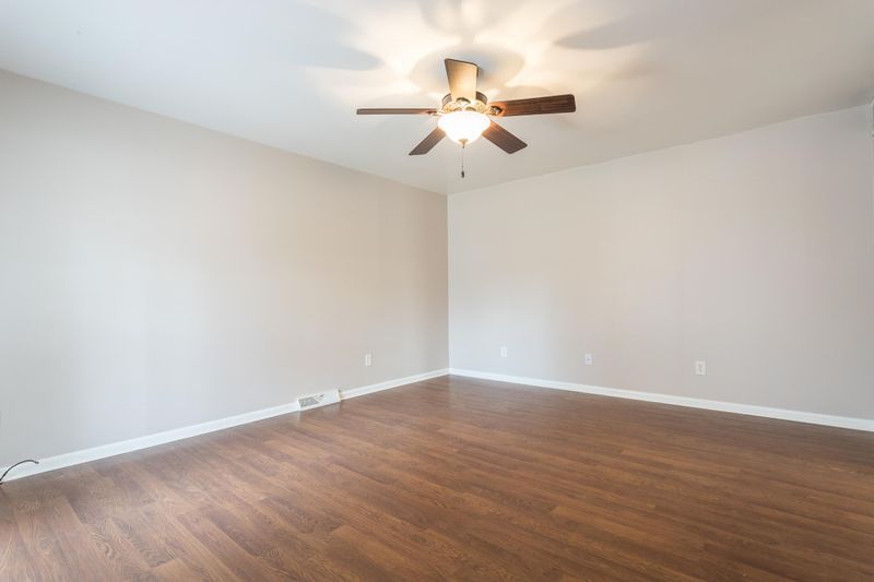 1229 Bentley Ln, Raleigh, NC 27610