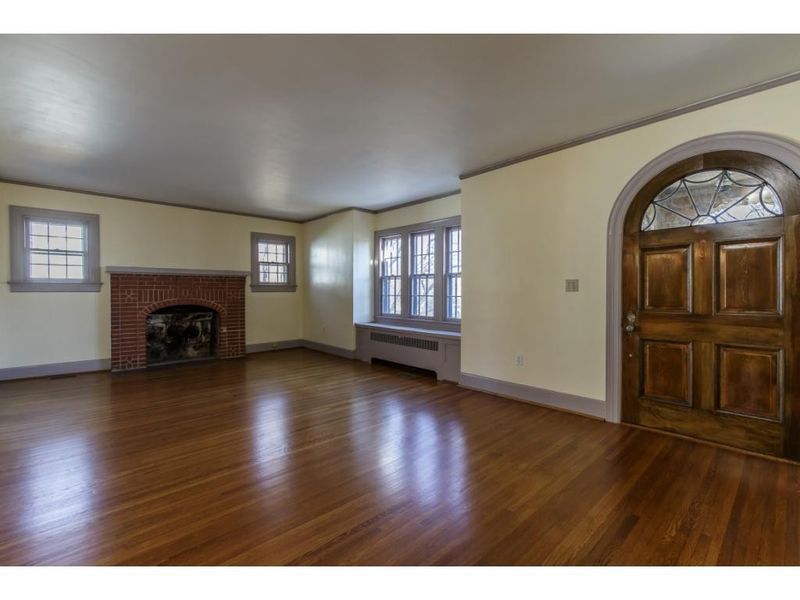 1229 Franklin St, Burlington, NC 27215