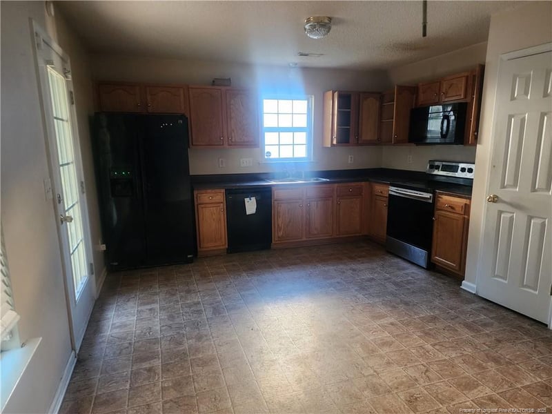 1229 Locks Creek Rd, Fayetteville, NC 28312