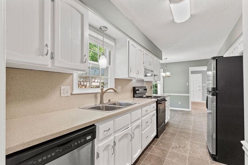 1229 Nottingham Dr, Cary, NC 27511
