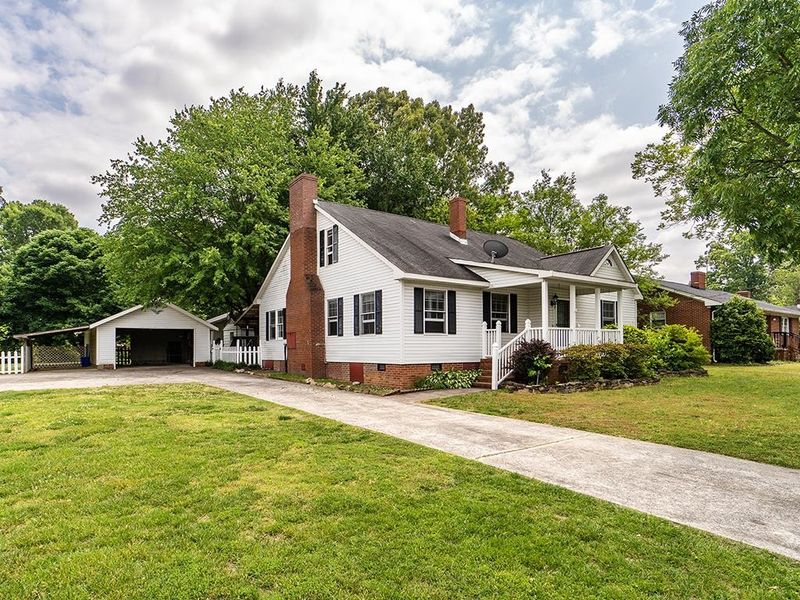 123 Dogwood Dr, Burlington, NC 27215