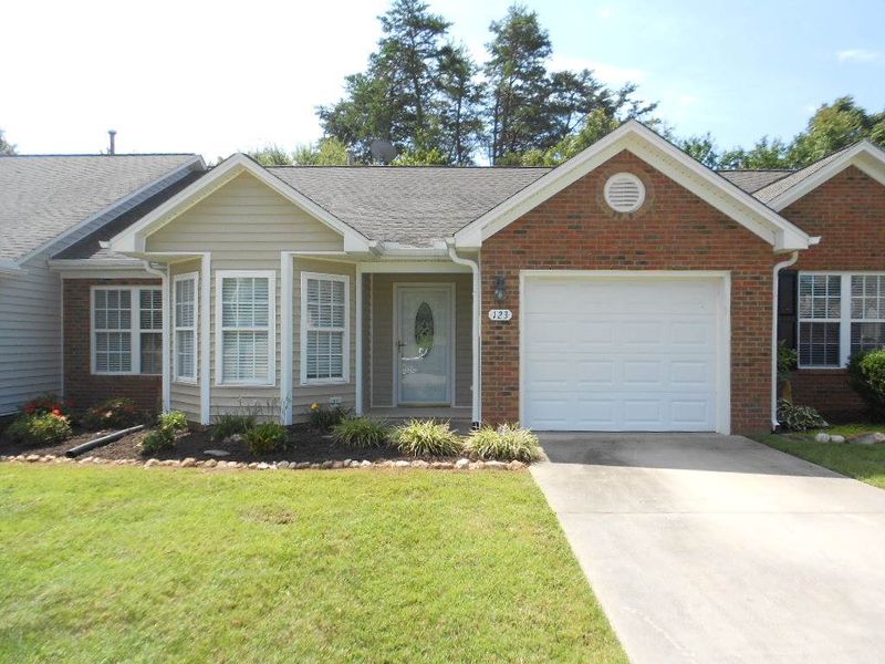 123 Kingston Ln, Graham, NC 27253