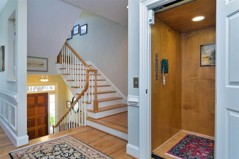 123 Lions Gate Dr, Cary, NC 27518