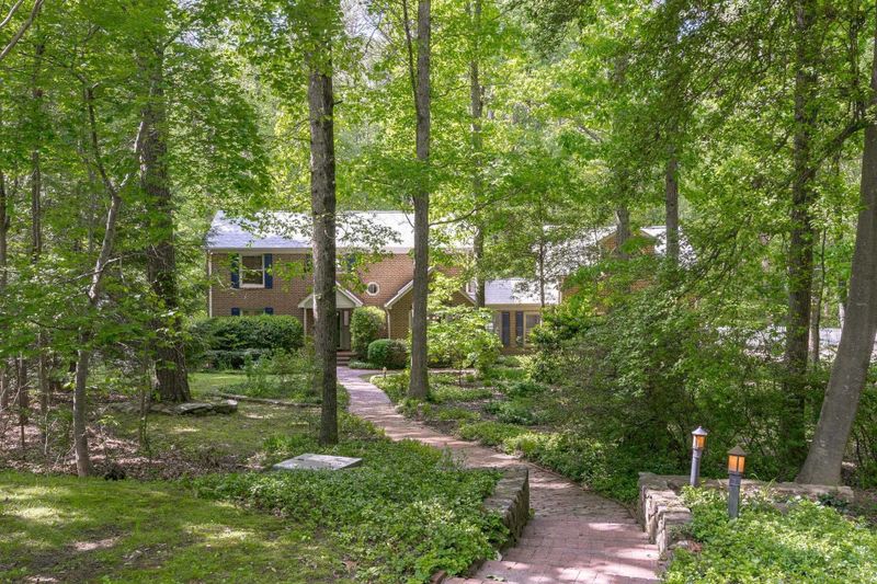 123 Mel Oaks Dr, Chapel Hill, NC 27516
