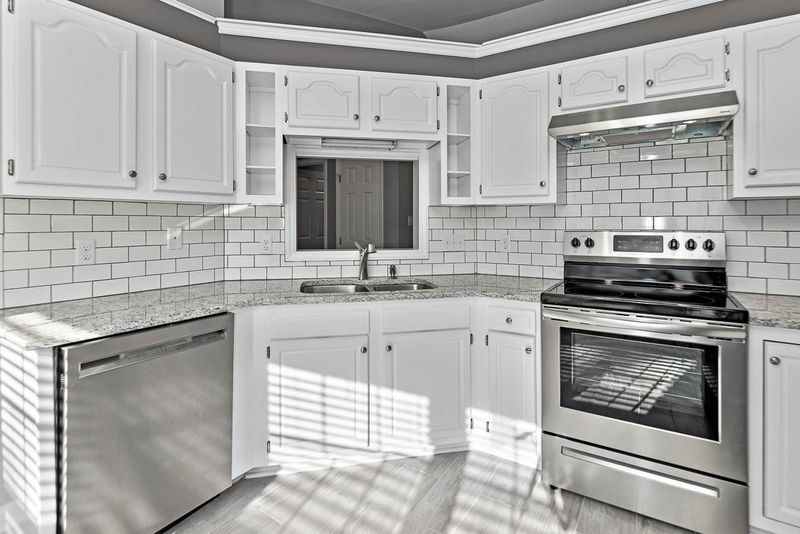 123 Riverwalk Cir, Cary, NC 27511