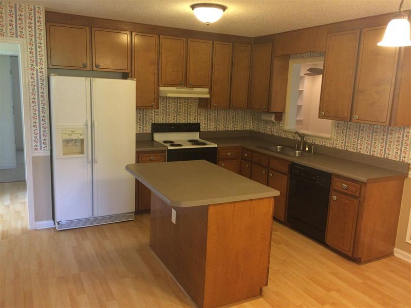 123 Shady Meadow Ln, Clayton, NC 27520