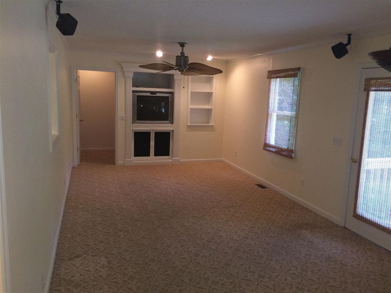 123 Shady Meadow Ln, Clayton, NC 27520