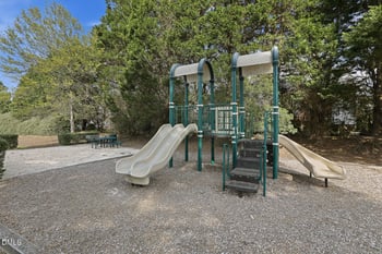 123 Streamview Dr, Cary, NC 27519