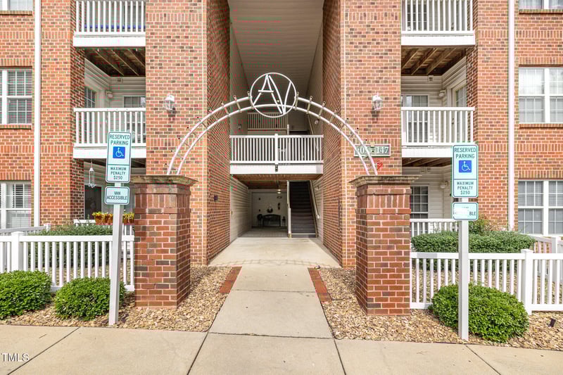 123 Sturbridge Dr, Clayton, NC 27520