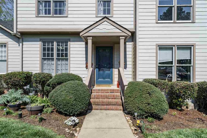 123 Windward Ct, Cary, NC 27513