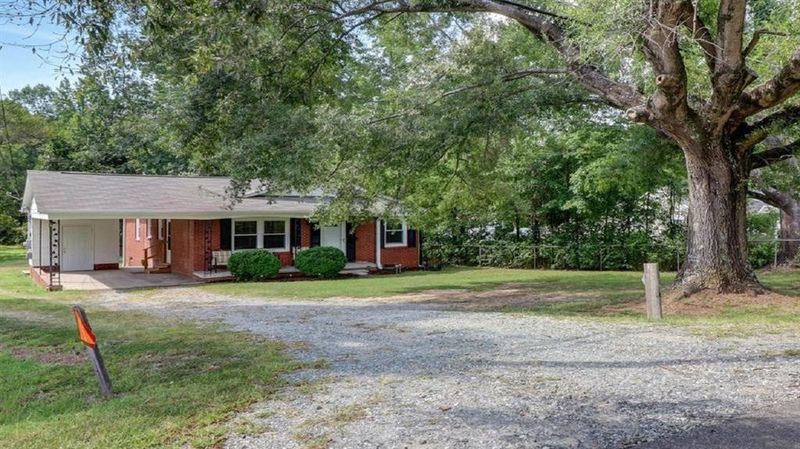 1230 N 49 Hw, Burlington, NC 27217
