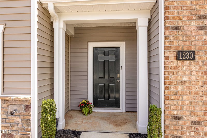 1230 Adrian Ct, Mebane, NC 27302