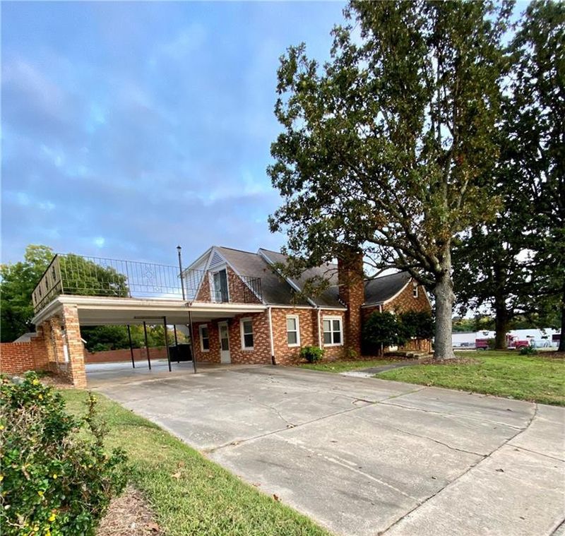 1230 Rauhut St, Burlington, NC 27217