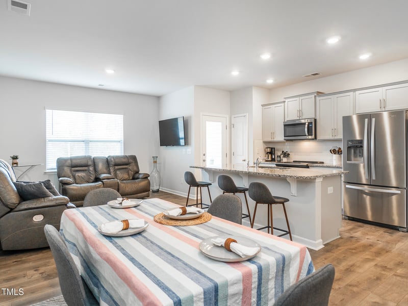 1231 Adrian Ct, Mebane, NC 27302