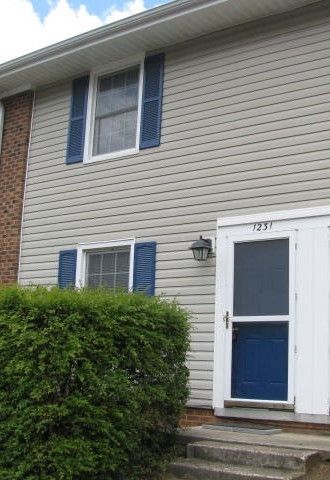 1231 Donaldson Ct, Cary, NC 27511
