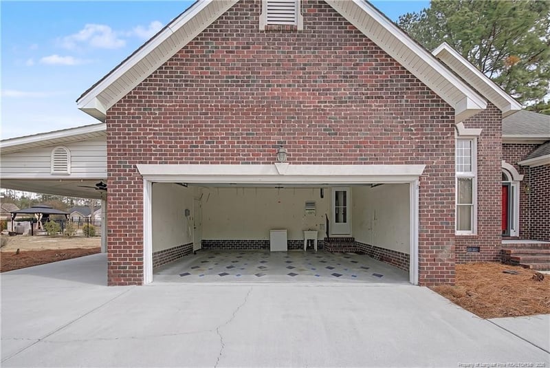 1231 Four Wood Dr, Fayetteville, NC 28312