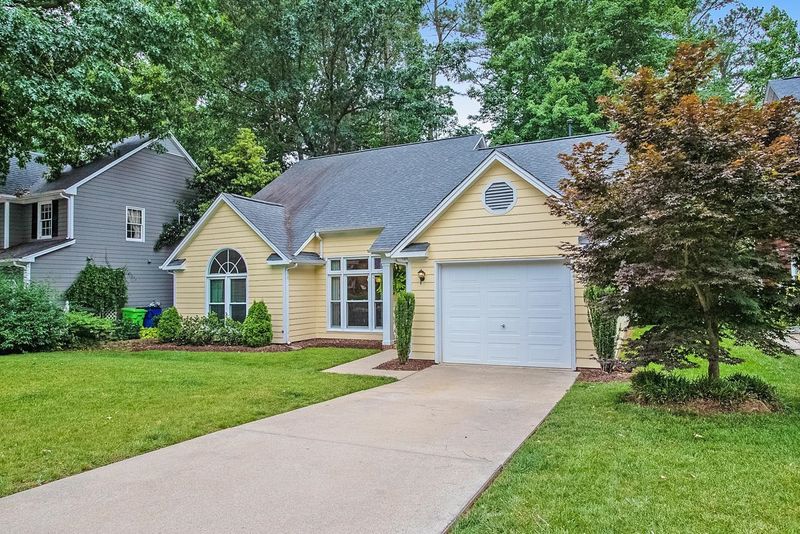 12317 Inglehurst Dr, Raleigh, NC 27613