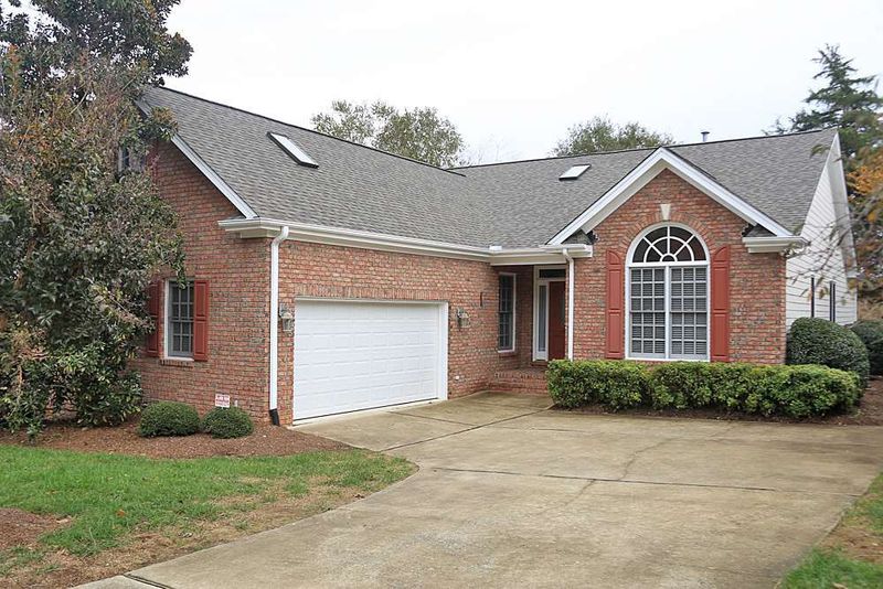 1233 Champions Pointe Dr, Durham, NC 27712