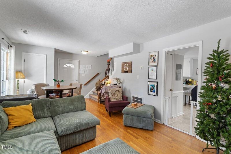 1233 Pond St, Cary, NC 27511