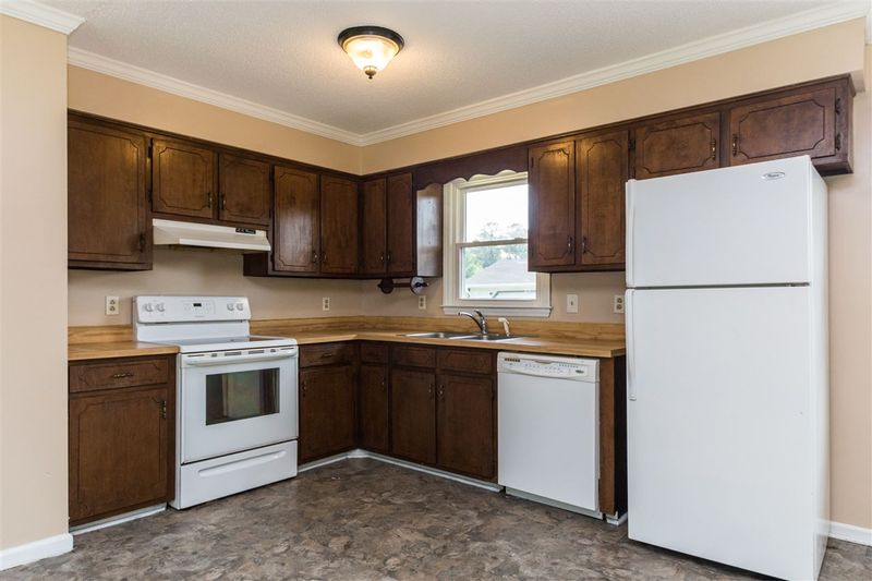 1234 W Blanche St, Selma, NC 27576