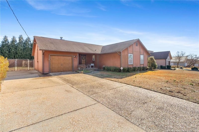 1236 Bromley Dr, Fayetteville, NC 28303