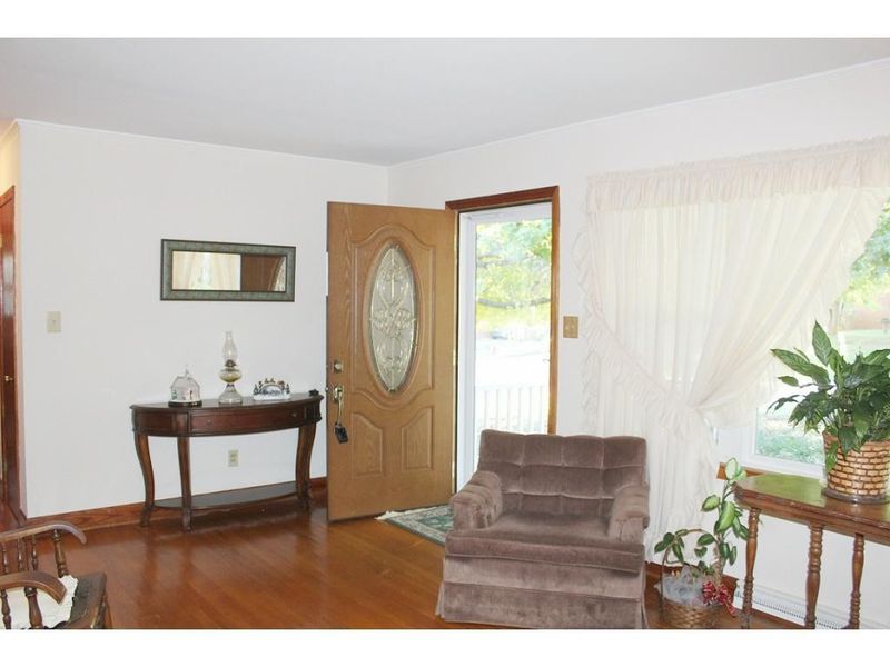 1236 Collins Dr, Burlington, NC 27215