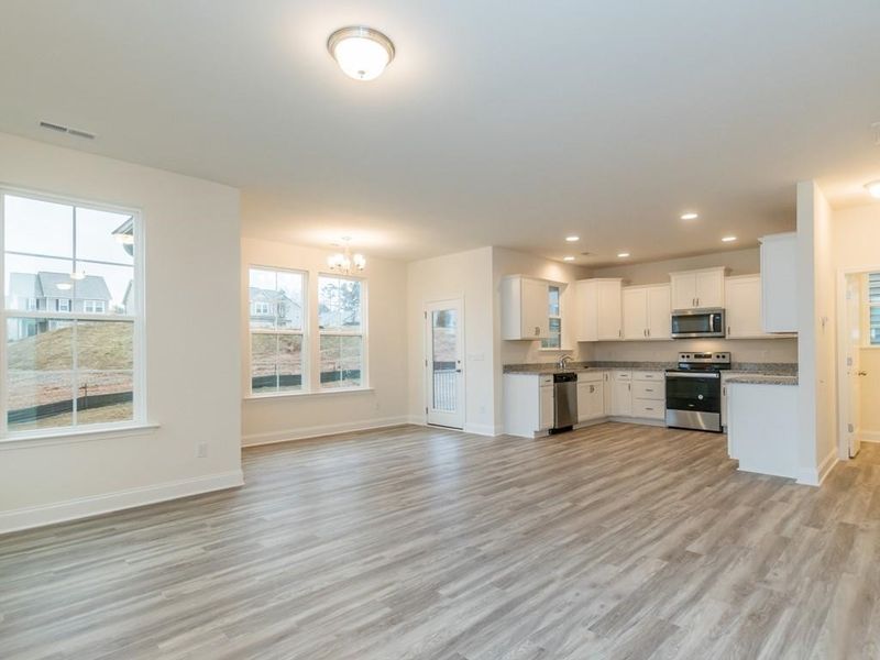 1236 Sidney Creek Dr, Zebulon, NC 27597