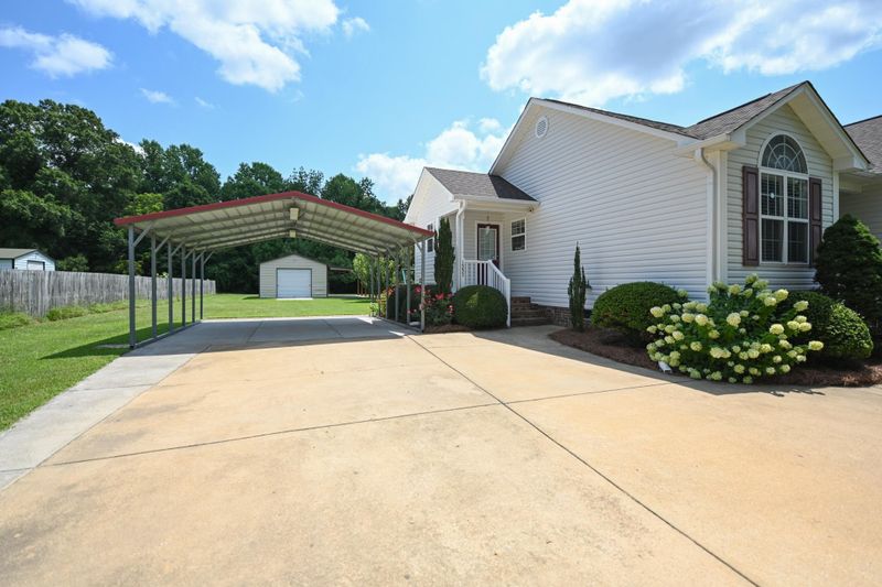 1237 Smith Rd, Smithfield, NC 27577