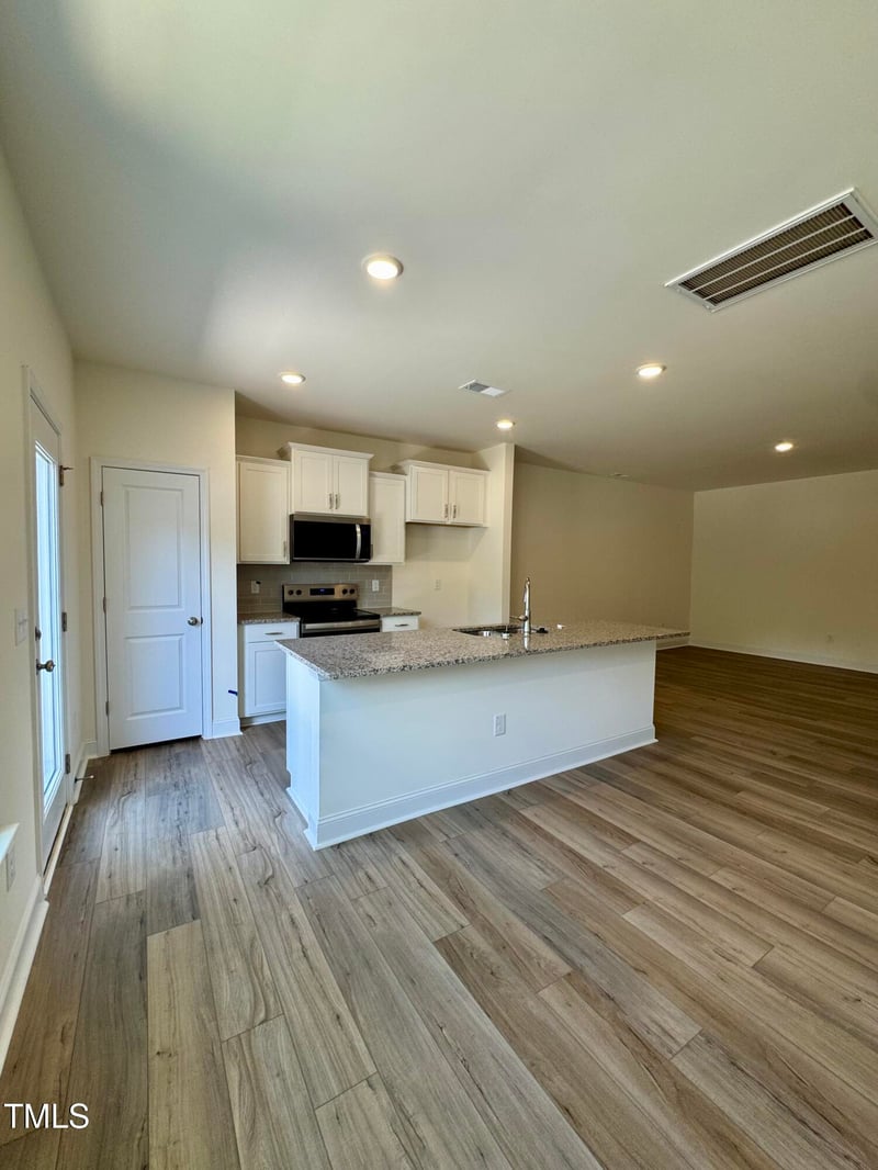 1239 Hammond Dr, Mebane, NC 27302