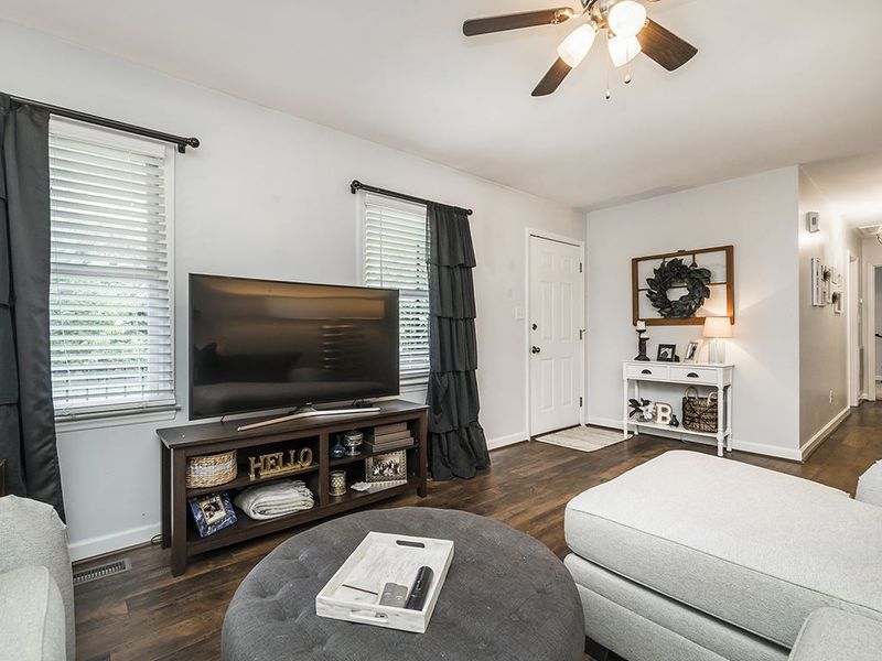 1239 Skyview Dr, Mebane, NC 27301