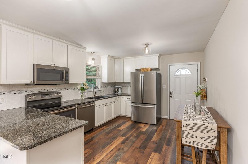 1239 Skyview Dr, Mebane, NC 27302