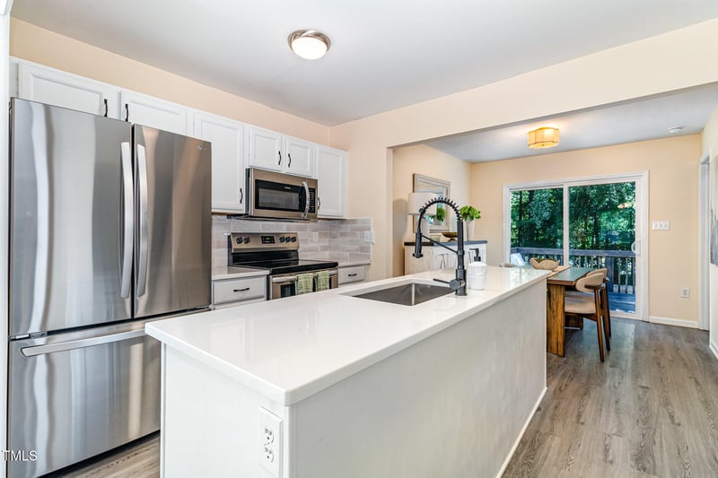 124 Cliffdale Rd, Holly Springs, NC 27540