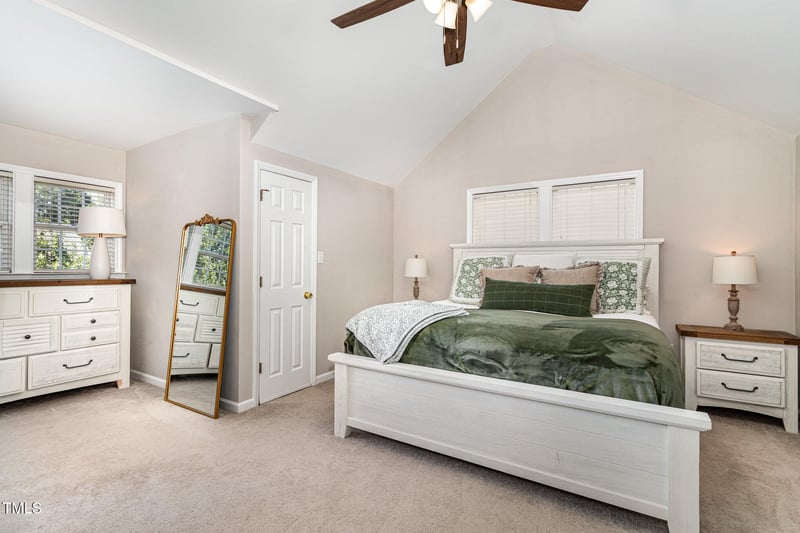 124 Cliffdale Rd, Holly Springs, NC 27540